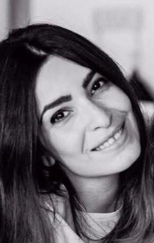 Stefania Pecorino al lavoro nel suo studio